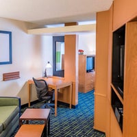 Foto scattata a Fairfield Inn &amp; Suites by Marriott Muskegon Norton Shores da Yext Y. il 2/16/2020