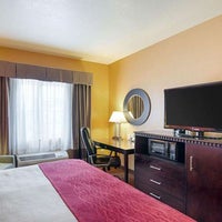 Foto tomada en Comfort Inn &amp;amp; Suites  por Yext Y. el 9/24/2020
