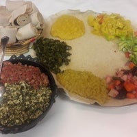 Das Foto wurde bei Lalibela Ethiopian Restaurant von Yext Y. am 10/31/2017 aufgenommen