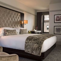 Foto scattata a Best Western Plus Arlington North Hotel &amp;amp; Suites da Yext Y. il 10/13/2020