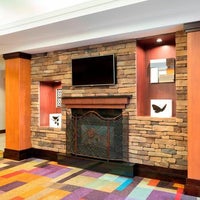 Foto diambil di Fairfield Inn &amp;amp; Suites by Marriott State College oleh Yext Y. pada 5/5/2020