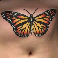 Das Foto wurde bei Bodytech Tattooing and Piercing von Yext Y. am 12/21/2017 aufgenommen
