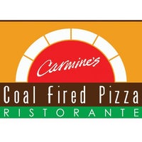 Foto tirada no(a) Carmine&amp;#39;s Coal Fire Pizza Ristorante por Yext Y. em 3/23/2017