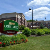 รูปภาพถ่ายที่ Courtyard by Marriott Hanover Lebanon โดย Yext Y. เมื่อ 5/10/2020