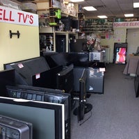 Photo taken at TORRES ELECTRONICS TV REPAIR AND PARTS by Yext Y. on 10/26/2016