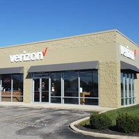 Photo taken at Verizon Authorized Retailer, TCC by Yext Y. on 1/4/2019