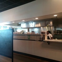 Foto tirada no(a) Taziki&amp;#39;s Mediterranean Cafe por Yext Y. em 1/6/2017