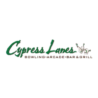 Photo prise au Cypress Lanes Bowling • Arcade • Bar &amp;amp; Grill par Yext Y. le4/26/2018