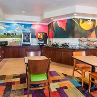 รูปภาพถ่ายที่ Fairfield Inn &amp;amp; Suites Houston Westchase โดย Yext Y. เมื่อ 5/14/2020