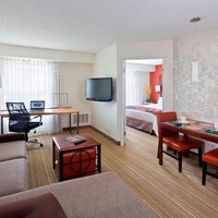 Foto scattata a Residence Inn Houston The Woodlands/Lake Front Circle da Yext Y. il 5/6/2020