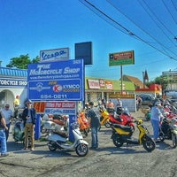 รูปภาพถ่ายที่ The Motorcycle Shop โดย Yext Y. เมื่อ 6/15/2018