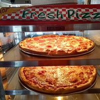 Снимок сделан в Maya New York Pizza Bar &amp;amp; Grill пользователем Yext Y. 4/2/2020