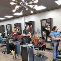 2/24/2018 tarihinde Yext Y.ziyaretçi tarafından Guys And Dolls Hair Salon'de çekilen fotoğraf