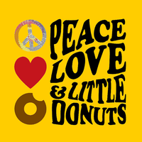 Foto tirada no(a) Peace, Love &amp;amp; Little Donuts por Yext Y. em 4/26/2019
