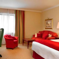 รูปภาพถ่ายที่ Bexleyheath Marriott Hotel โดย Yext Y. เมื่อ 5/14/2020