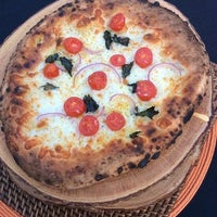 10/31/2018にYext Y.がBroken Tree Pizzaで撮った写真