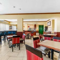 Foto scattata a Quality Inn &amp;amp; Suites Beachfront da Yext Y. il 10/13/2020