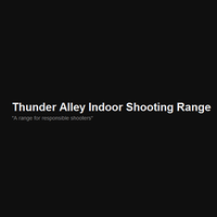 Foto tirada no(a) Thunder Alley Indoor Shooting Range por Yext Y. em 9/1/2017