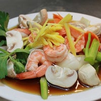 รูปภาพถ่ายที่ Lisu&amp;#39;s Thai Taste Restaurant - Roseville โดย Yext Y. เมื่อ 5/16/2017