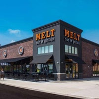 รูปภาพถ่ายที่ Melt Bar and Grilled โดย Yext Y. เมื่อ 4/11/2018