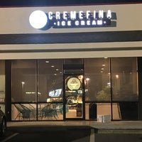 รูปภาพถ่ายที่ Cremefina Ice Cream Parlour โดย Yext Y. เมื่อ 6/14/2017