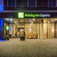 Foto diambil di Holiday Inn Express oleh Yext Y. pada 6/20/2020