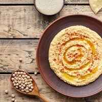 4/23/2018 tarihinde Yext Y.ziyaretçi tarafından Yalla Organic Hummus &amp;amp; Grill'de çekilen fotoğraf