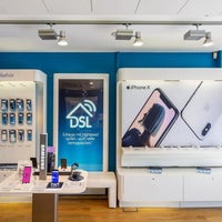 Photo taken at o2 Partner Shop Berlin 20 by Yext Y. on 6/22/2018