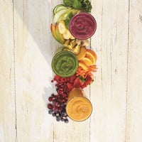 Photo taken at Tropical Smoothie Café by Yext Y. on 12/14/2018