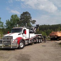 Foto tirada no(a) Barbour&amp;#39;s Towing &amp;amp; Truck Repair por Yext Y. em 8/7/2018