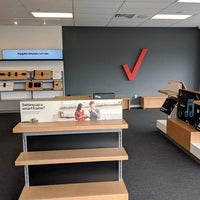 Photo taken at Verizon Authorized Retailer - TCC by Yext Y. on 1/4/2019