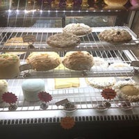 Das Foto wurde bei Pie Pan Restaurant &amp;amp; Bakery von Yext Y. am 11/21/2018 aufgenommen