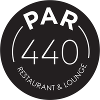 Foto scattata a Par 440 Restaurant &amp;amp; Lounge da Yext Y. il 10/7/2017