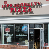Das Foto wurde bei Joe&amp;#39;s Brooklyn Pizza von Yext Y. am 2/16/2018 aufgenommen