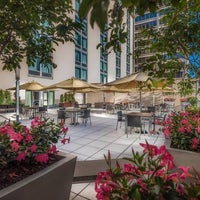 Foto diambil di Courtyard by Marriott Chevy Chase oleh Yext Y. pada 5/8/2020