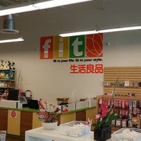 Das Foto wurde bei FIT - Japanese Store von Yext Y. am 12/6/2016 aufgenommen