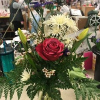 Foto tirada no(a) Roberts Floral and Gifts por Yext Y. em 3/31/2020