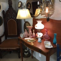 Photo taken at Town Peddler Antique Mall by Yext Y. on 7/27/2016
