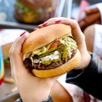 Foto tirada no(a) Fatburger at 5-mile por Yext Y. em 5/22/2020