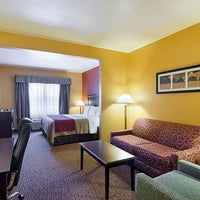 Photo taken at Comfort Inn &amp;amp; Suites by Yext Y. on 9/24/2020