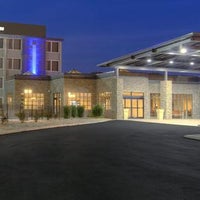 Photo taken at Holiday Inn Express Louisville Airport Expo Center by Yext Y. on 4/24/2020
