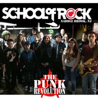Photo prise au School of Rock Saddle Brook par Yext Y. le7/14/2016