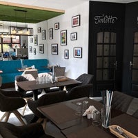 Foto scattata a Terrace Café Food&amp;amp;Drink da Yext Y. il 4/20/2017