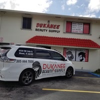 Photo prise au Dukanee Beauty Supply par Yext Y. le11/23/2017