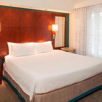 รูปภาพถ่ายที่ Residence Inn by Marriott Birmingham Hoover โดย Yext Y. เมื่อ 5/11/2020