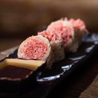 Foto scattata a Sokai Sushi Bar da Yext Y. il 4/6/2017
