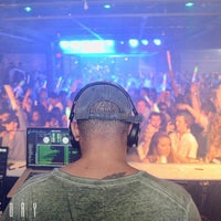 Foto tomada en Theory Nightclub Uptown  por Yext Y. el 8/14/2018