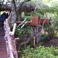 รูปภาพถ่ายที่ Tree Lodge, Nidos de Pucón โดย Carla O. เมื่อ 11/6/2013