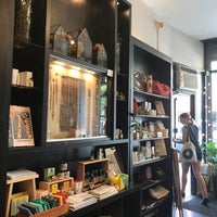 8/18/2017 tarihinde Traci K.ziyaretçi tarafından Omoi Zakka Shop Rittenhouse'de çekilen fotoğraf