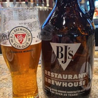 Photo taken at BJ&amp;#39;s Restaurant &amp;amp; Brewhouse by Rusty D. on 1/25/2022